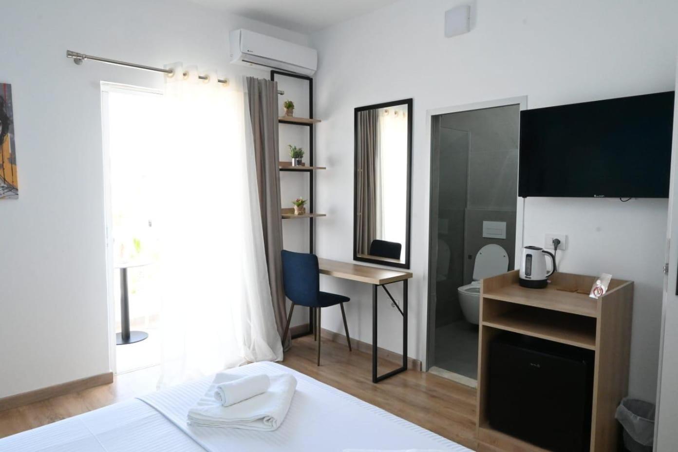 Emar Beachfront Hotel Ksamil Quarto foto